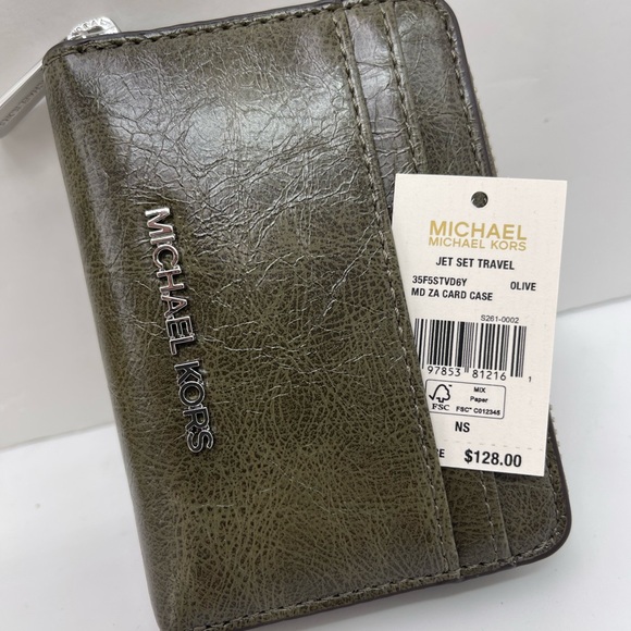 MICHAEL KORS Jet Set Medium Distressed Zip Around Card Case
Olive
NWT - Picture 10 of 16